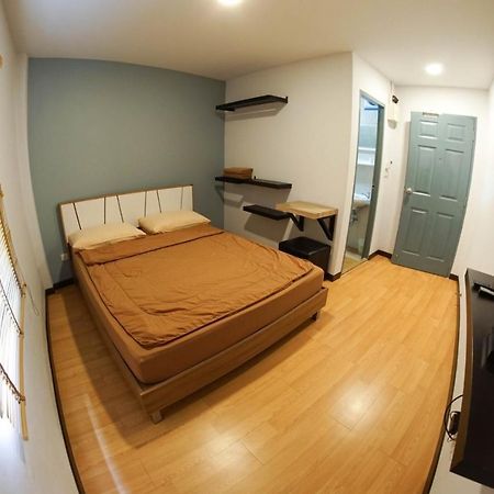 Inn Trog And Inn Soi (Adults Only) Банкок Екстериор снимка