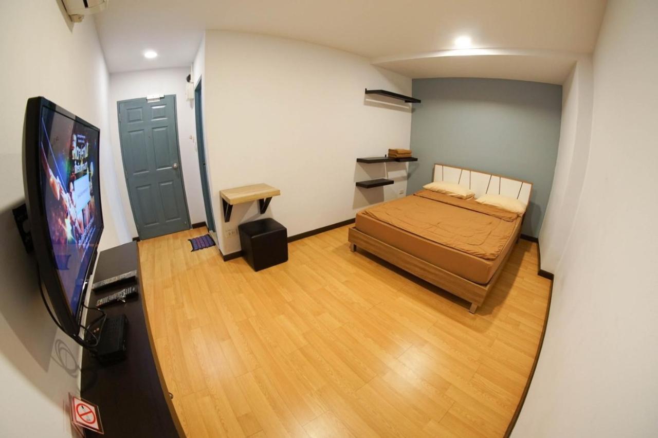 Inn Trog And Inn Soi (Adults Only) Банкок Екстериор снимка