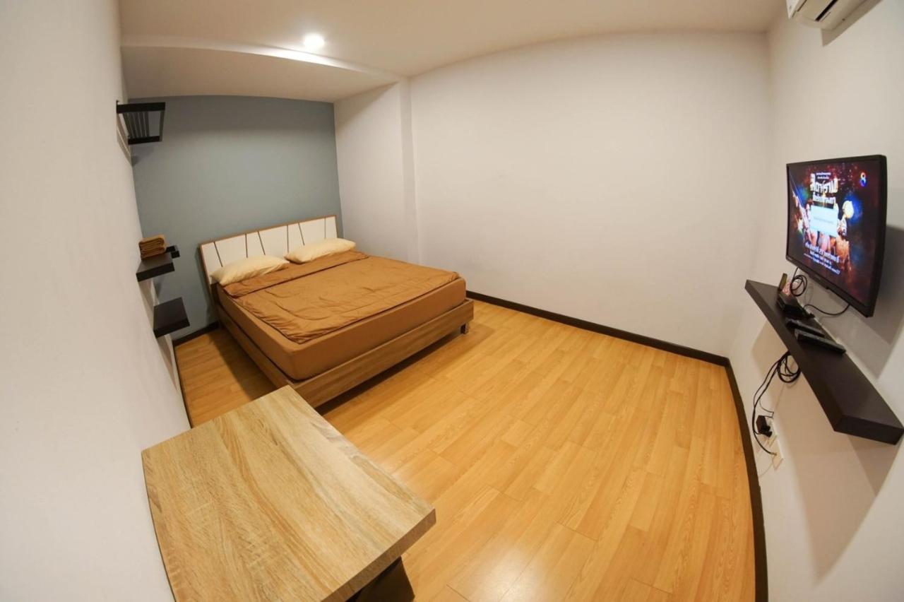 Inn Trog And Inn Soi (Adults Only) Банкок Екстериор снимка