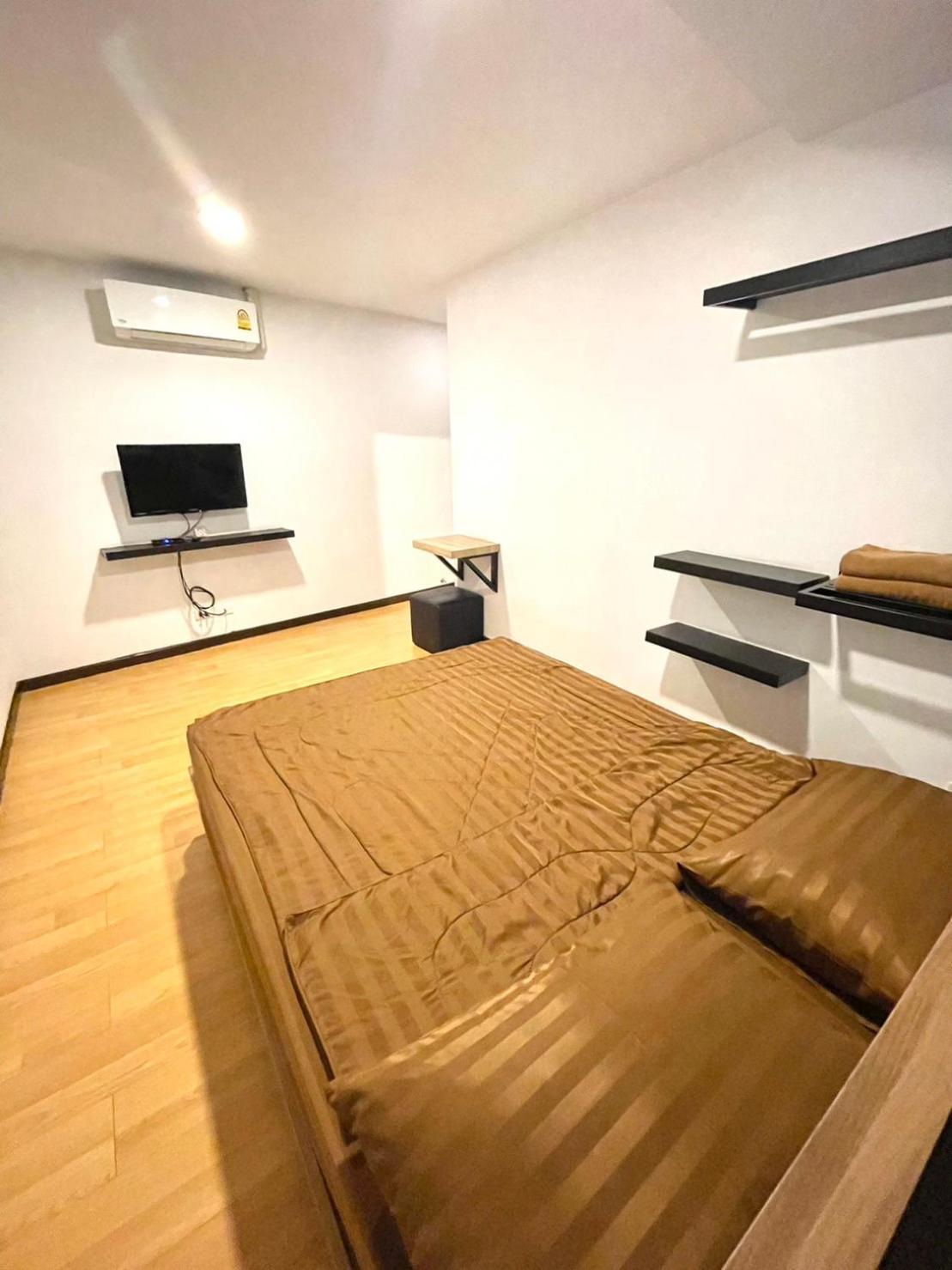 Inn Trog And Inn Soi (Adults Only) Банкок Екстериор снимка
