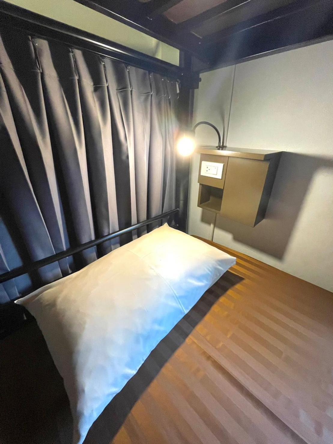 Inn Trog And Inn Soi (Adults Only) Банкок Екстериор снимка