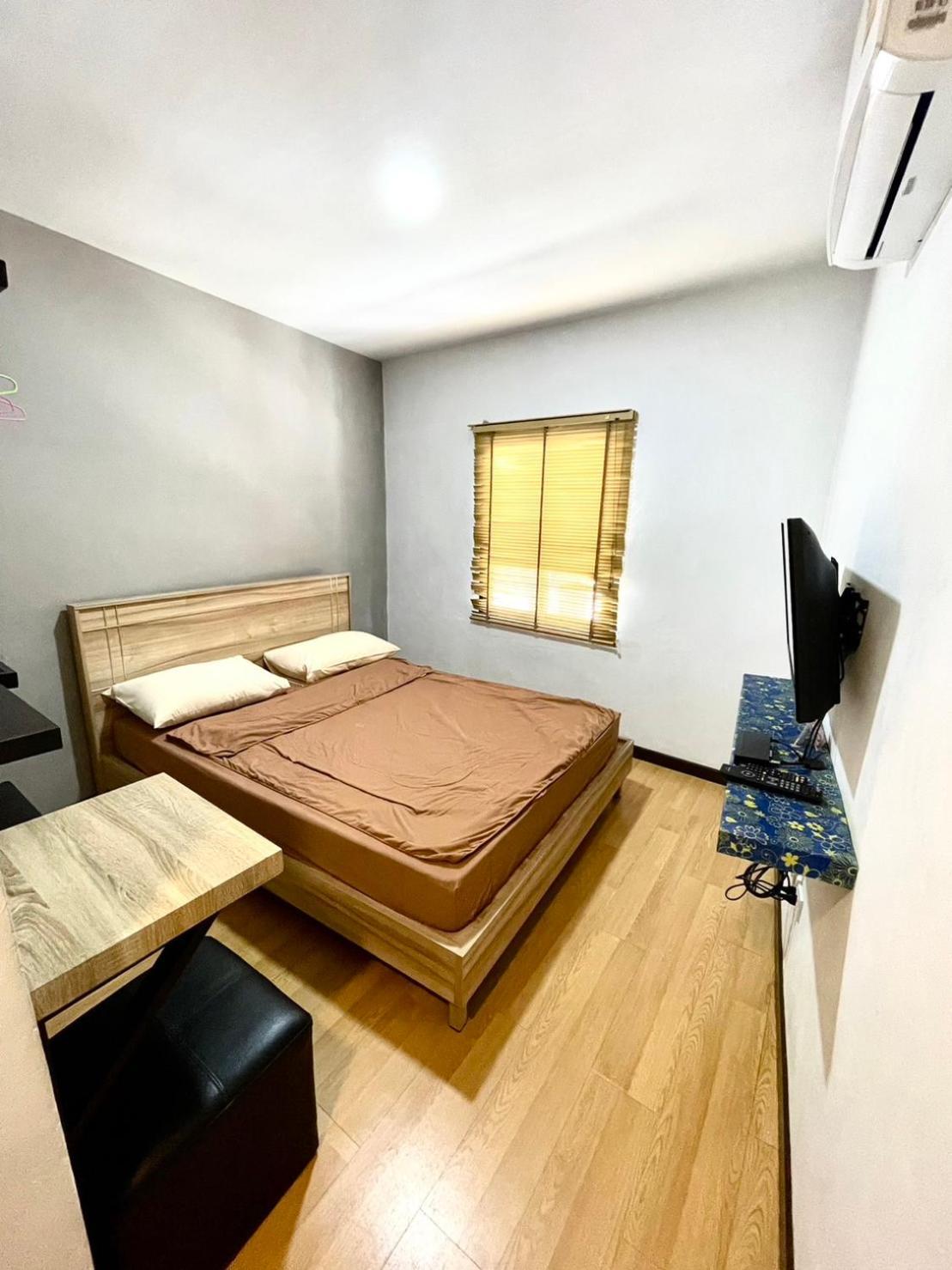 Inn Trog And Inn Soi (Adults Only) Банкок Екстериор снимка