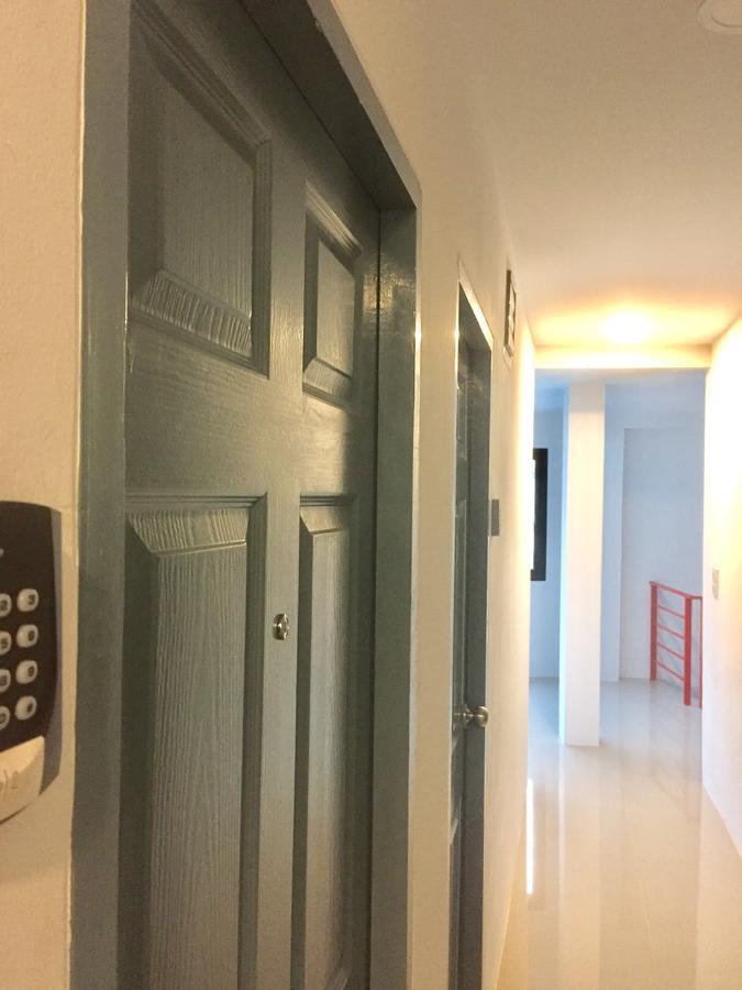 Inn Trog And Inn Soi (Adults Only) Банкок Екстериор снимка