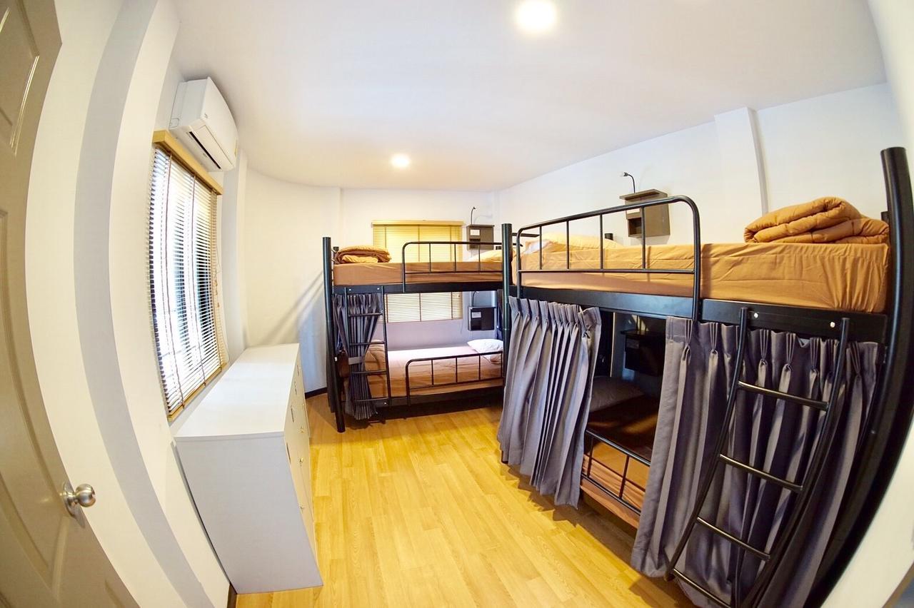 Inn Trog And Inn Soi (Adults Only) Банкок Екстериор снимка