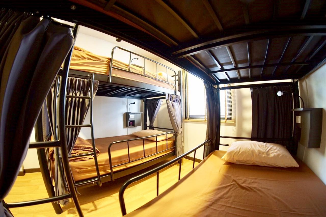 Inn Trog And Inn Soi (Adults Only) Банкок Екстериор снимка