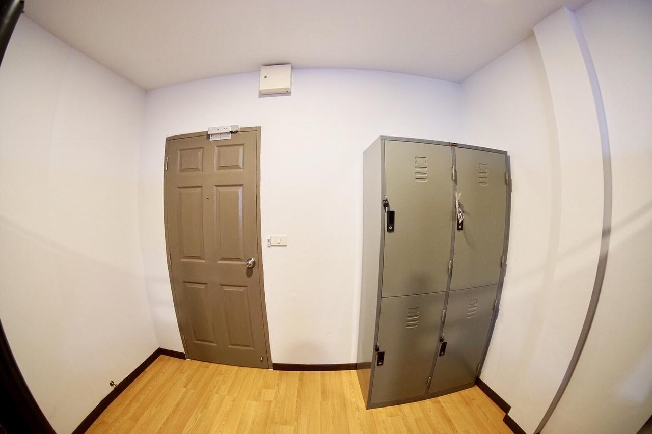 Inn Trog And Inn Soi (Adults Only) Банкок Екстериор снимка